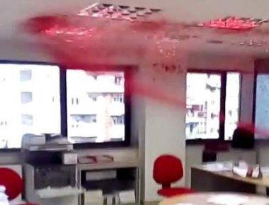 Ανάληψη ευθύνης για την εισβολή αναρχικών στην Adecco στην Θεσσαλονίκη και τους βανδαλισμούς (βίντεο)